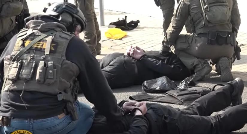 Videón az akció: így csaptak le az ukrán aranykonvojra