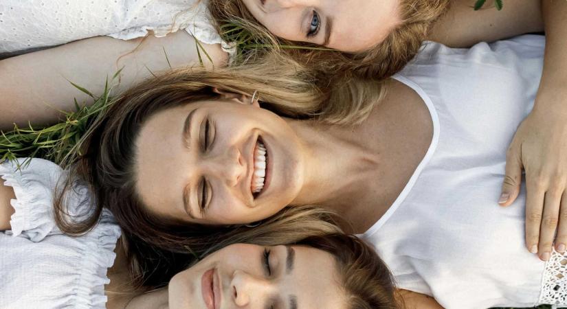 Nők Romániában: tarolnak a doktori képzéseken, de még mindig 11 évesek is szülnek