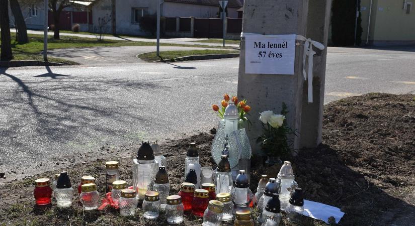 Pénteken ünnepelte volna 57. születésnapját a jászberényi halálos baleset áldozata, mécsesek a helyszínen