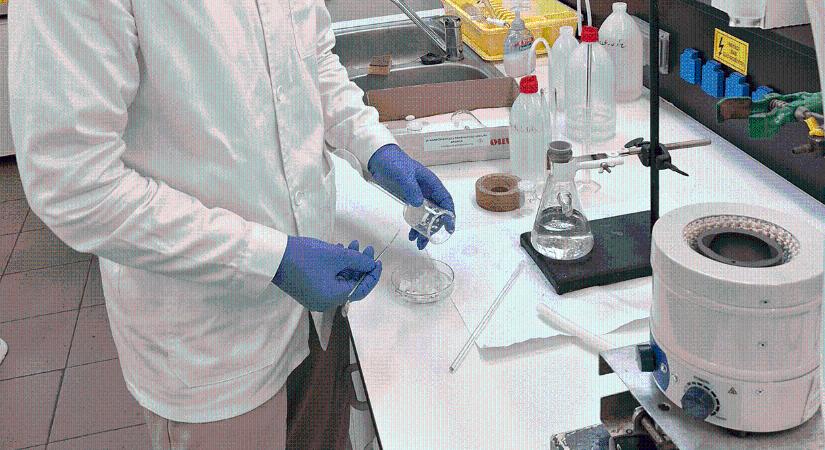 Sok iskolában nincsen főállású kémiatanár – közleményt adott ki a Magyar Kémikusok Egyesülete