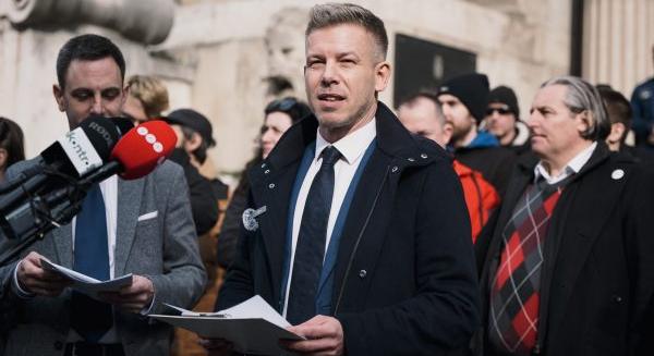 Magyar Péter: Elutasítjuk Orbán uszítását, Zelenszkij fenyegetőzését, Putyin zsarolását