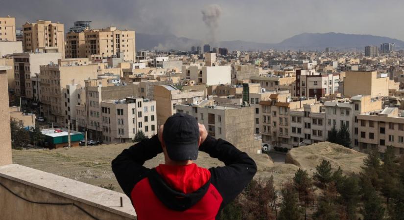 „Állandó stresszben élnek, a halál veszélye ott lebeg az orruk előtt” – itt élő irániak idézik fel a családjaik beszámolóit a háborúról