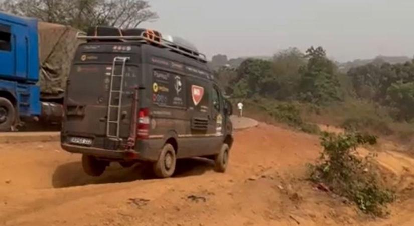 Úristen, mi történt a Tankcsapdával az afrikai ralin?! Ezek aztán durva körülmények! – fotókkal, videóval