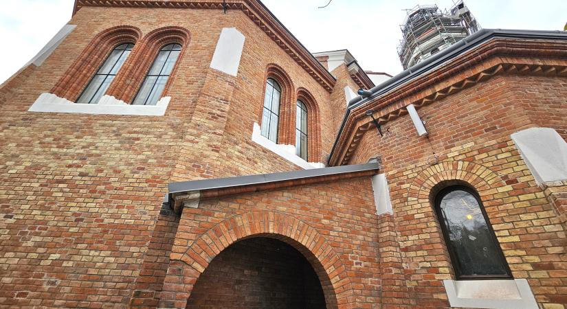 Időkapszulát helyeztek el a debreceni templomban