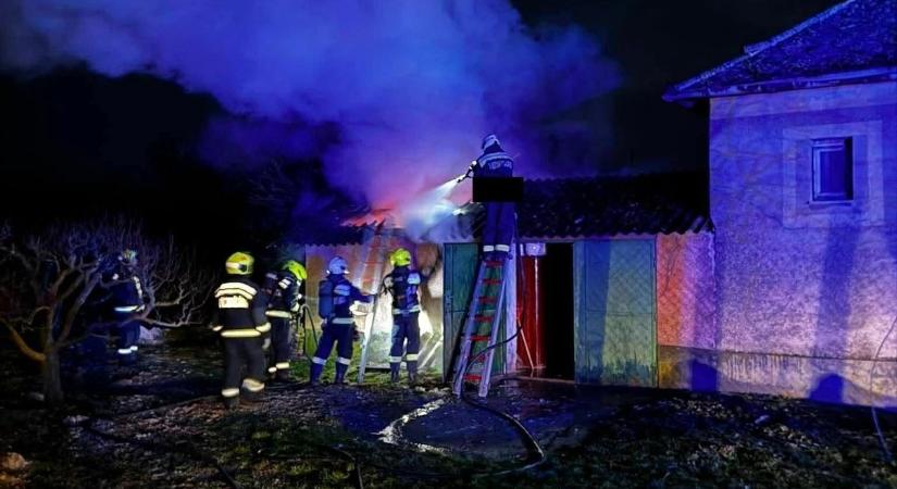 A lakóépületet sikerült megóvni a lángoktól