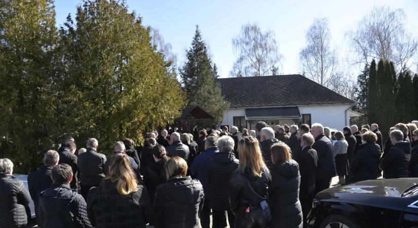 Így búcsúztatták szeretett polgármesterüket a beregiek! (fotókkal)