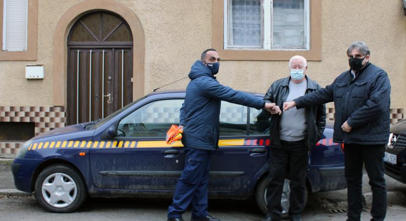 Autót kaptak a balassagyarmati roma polgárőrök