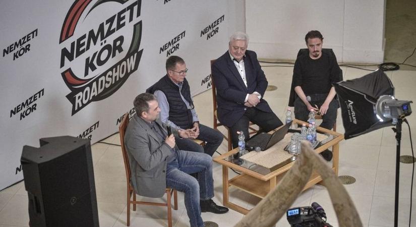 Stabil kormányzásra tapasztalt politikusok képesek, nem pedig innen-onnan összeszedett figurák, hangzott el Gyöngyösön