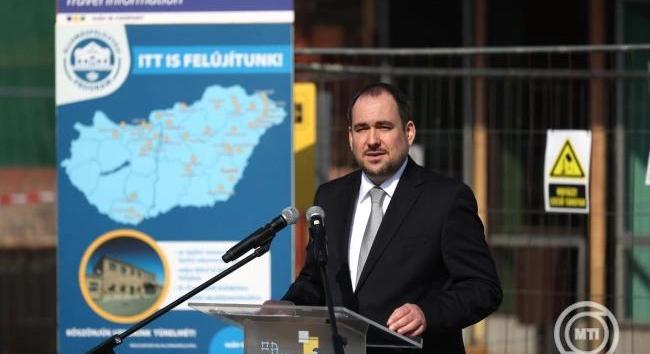 MÁV-vezérigazgató: a pályafelújítás több egyszerű síncserénél