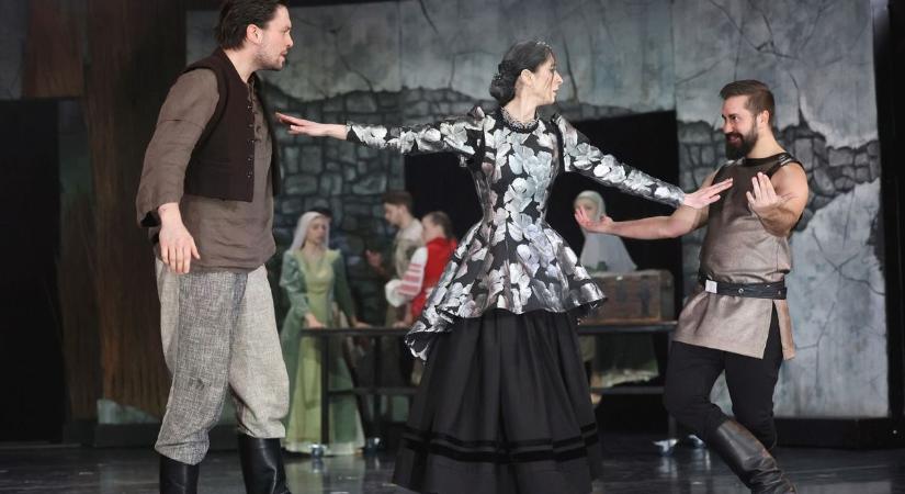 Újabb premierre készül a Miskolci Nemzeti Színház – érkezik a kamarába a Toldi - fotókkal, videóval