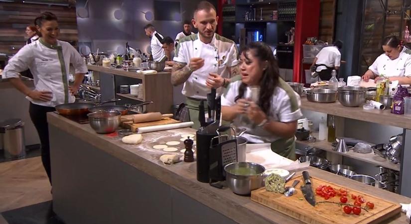 Piskótatekercs és retró sztárok – Így küzdöttek a csapatok a védettségért (videó)