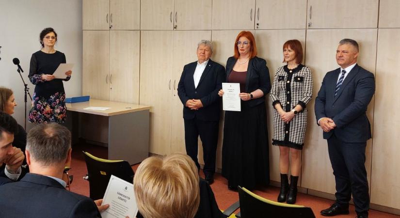 Átadták a támogató okiratokat