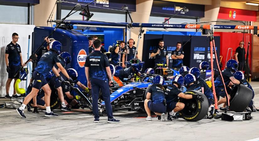 Rajtol az F1 új szezonja, és nemcsak az új versenyautók pörögnek fel