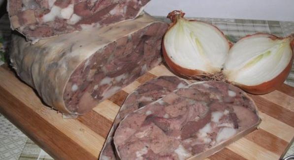 Megtaláltuk a nagypapa titkos receptjét: Ez a házi disznósajt kenterbe veri a bolti gumis változatot