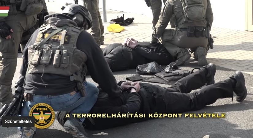 Videón is bemutatják, hogyan kapcsolta le a TEK az ukrán pénzszállítókat