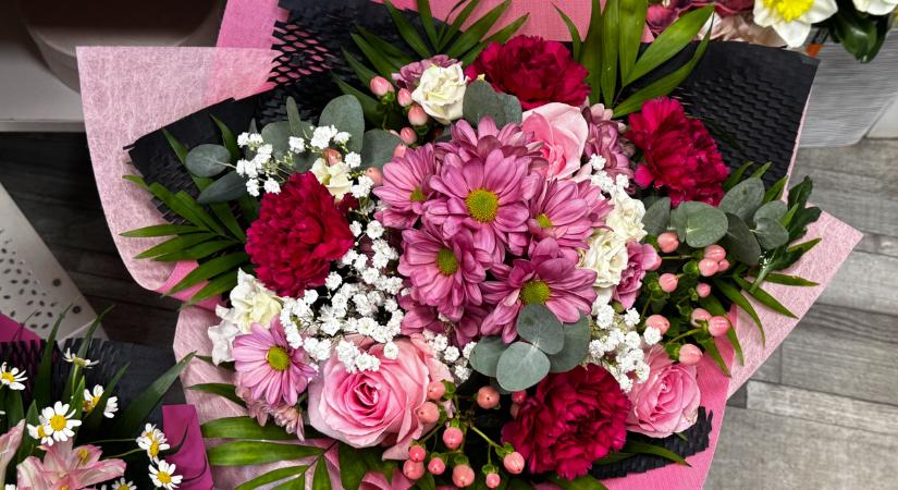 Nőnapi virágárak 2026: ennyibe kerül most a tulipán, a rózsa és az orchidea