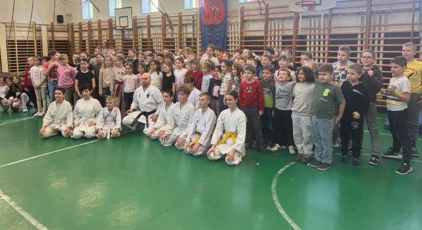 Látványos karatebemutatót tartott a Senshi Karate-Do