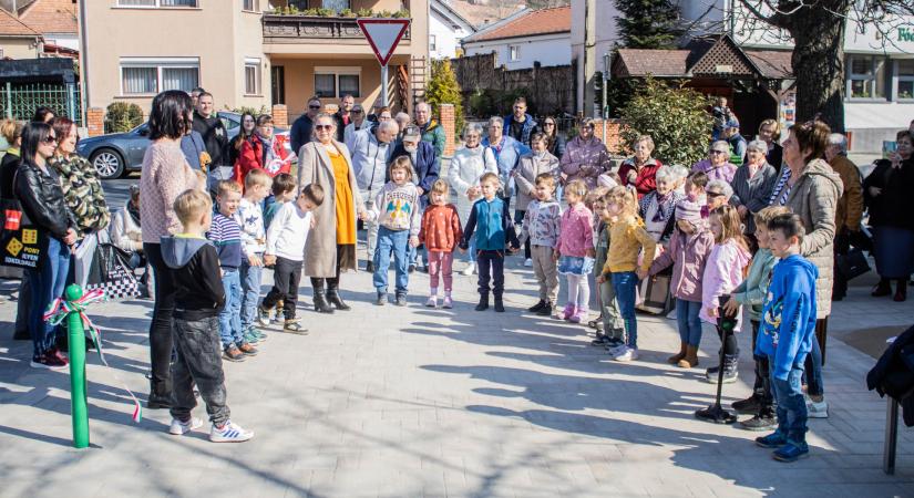 Átadták a megújult csolnoki Rákóczi teret