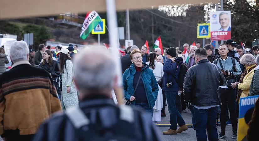 Demonstrációt tartanak az ukrán nagykövetségnél  galéria