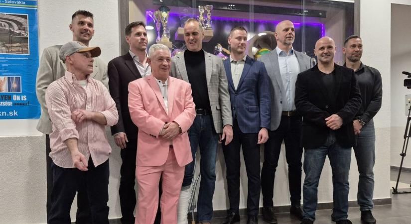 Sportcsillagok előtt tisztelgett Révkomárom (FOTÓKVIDEÓ)