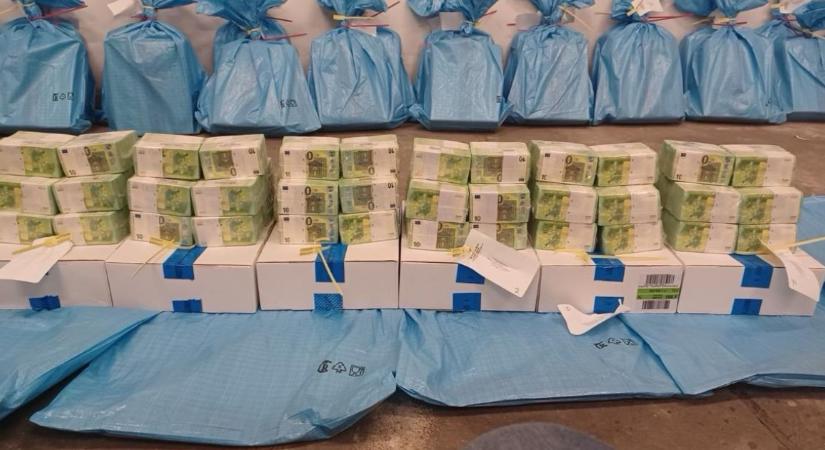 Videón az ukrán pénzszállítók elfogása, a kormány posztolta ki