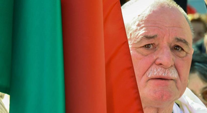 „Akkor még egy finom rendszerkritikáért is elvihette a rendőr az embert” – Nagy Feró a régmúltról nosztalgiázott