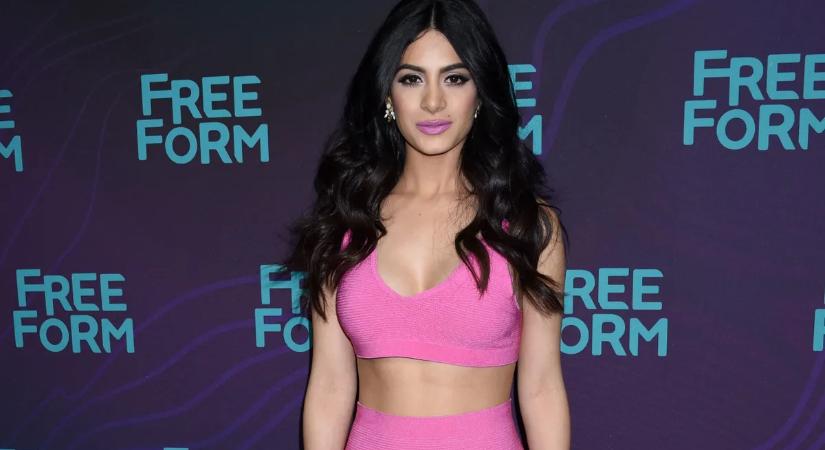 Telt ajkak, fedetlen keblek, brutális magabiztosság - Emeraude Toubia letaglózóan dögös képei