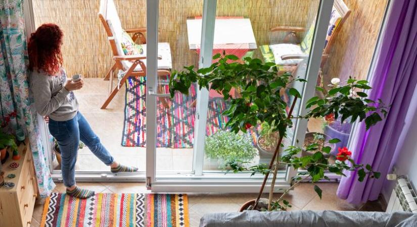 Varázsvilágot alkottak néhány négyzetméteren - Előtte-utána képeken a lepukkant erkélyek