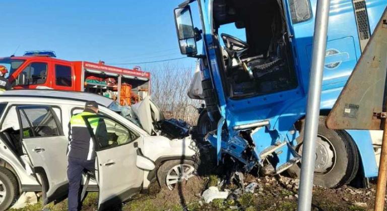 Kamionnal ütközött egy kisautó – Két nő az életét vesztette