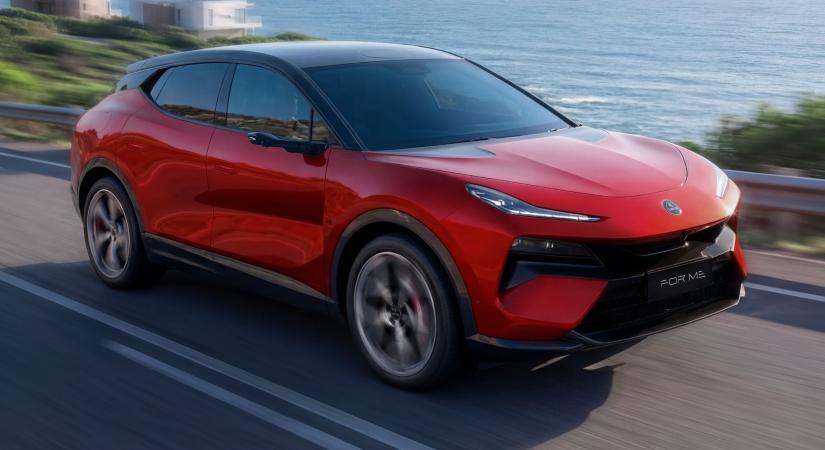Megdöbbentő sporthibriddel újít a Lotus