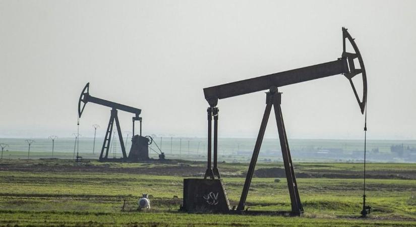 Már csak ez hiányzott, itt a fekete péntek: pillanatok alatt bedőlt az olajtőzsde, egyetlen mondat lökte kritikus magasságba az árakat