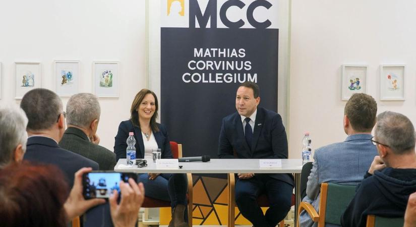 A Béketanács jelentősége a változó világrendben (galéria)