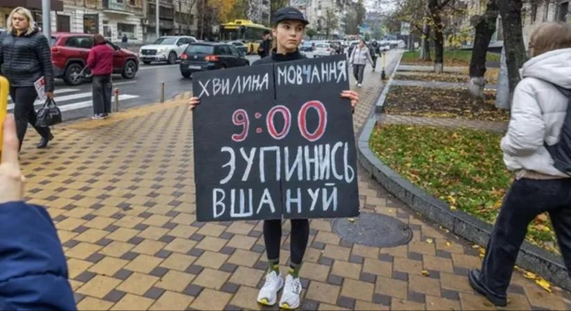 Mától mindenkinek kötelező az egy perc néma csend, Zelenszkij aláírta a törvény