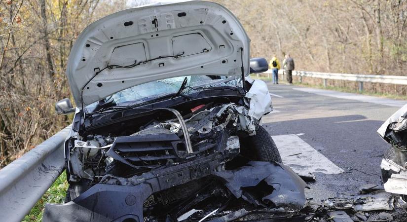 Ötös karambol az M7-esen, mentők, tűzoltók Balatonőszödnél