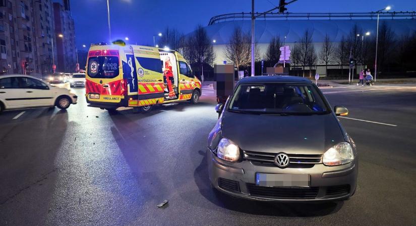 Motorbaleset Szombathelyen: megsérült az elütött fiatal - fotók