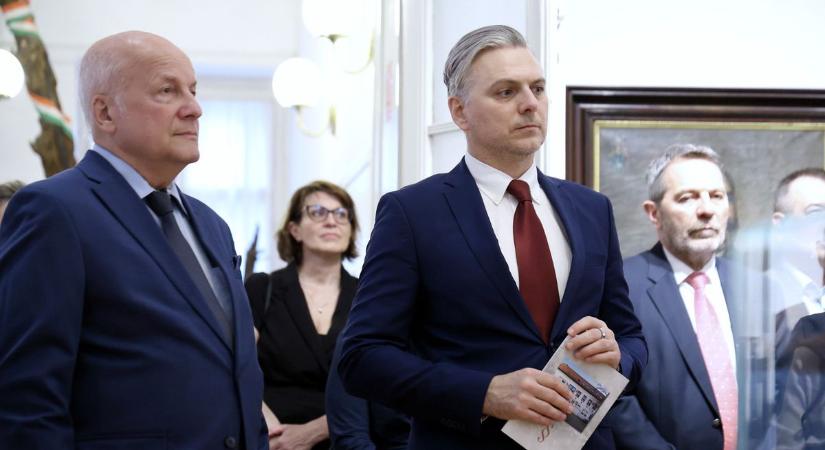 Ügyvédek a Fekete Házban: hátborzongató bűnügyek és botrányos perek titkai tárulnak fel