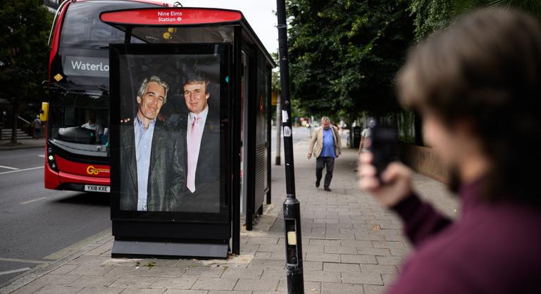 Újabb Donald Trumpra vonatkozó FBI-iratok kerültek elő az Epstein-aktákból