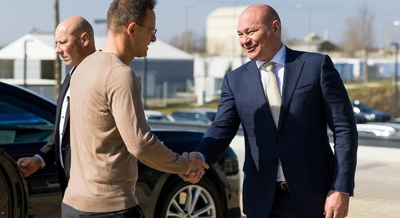 Új üzem Sóskúton: havi 300 komplett fürdőszobát gyárthat a Bayer Construct