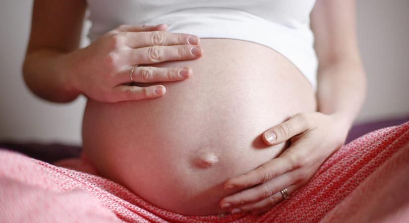 Megdöbbentően sok örök vegyi anyag éri a csecsemőket már születésük előtt