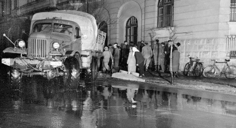 Ahogy eddig nem láthattuk: Az árvíz ellen küzdöttek Székesfehérváron 1963 márciusában (galéria, videó)