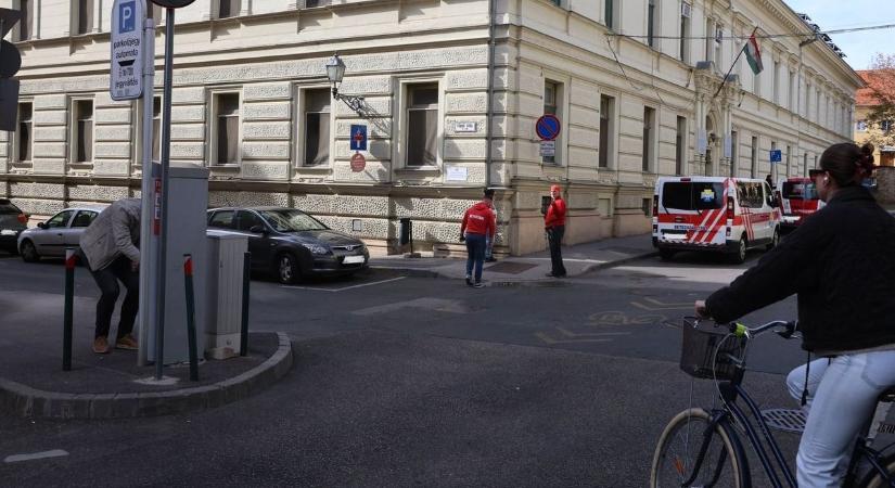 Hiába a lehetőség, a pécsiek többsége még mindig nem tud az ingyenes kórházi parkolásról