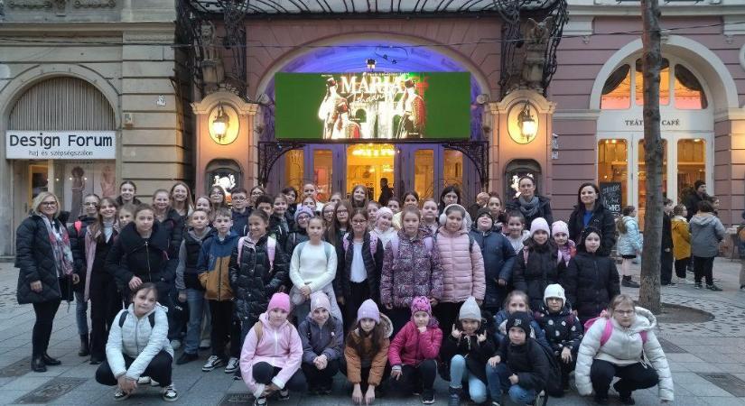 Filmes és színházi élmények – Tanulmányi kiránduláson a Körzeti tehetségműhelyének tanulói