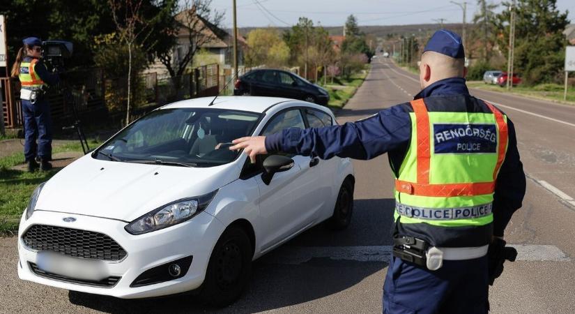 Füstölgő traffipax: Megvan a gyorshajtási rekordösszeg, ekkora bírságot még nem láttunk!