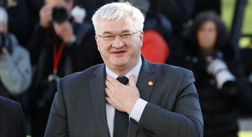 Most érkezett: átlépték a határt az „ukrán aranykonvoj” tagjai, örvendeznek Zelenszkijék