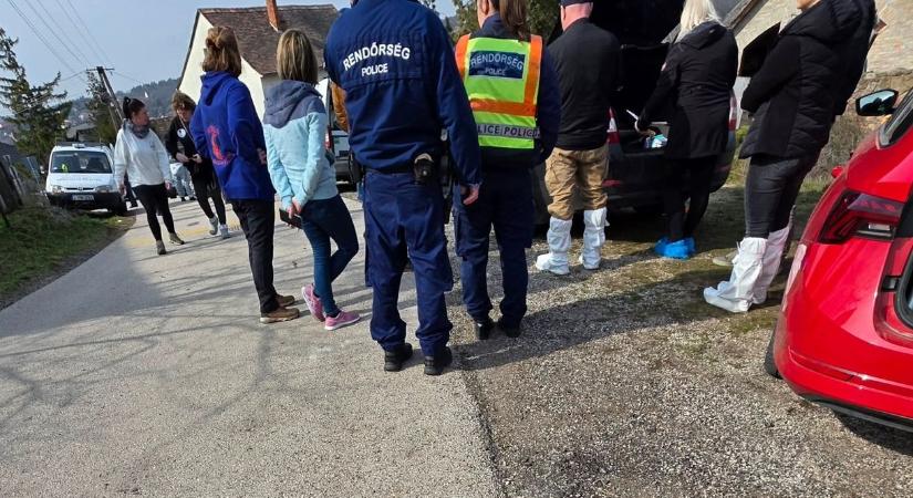 Ötven állatot tartott egy volt tanárnő egy sukorói házban, az állatvédőket is sokkolta a látvány