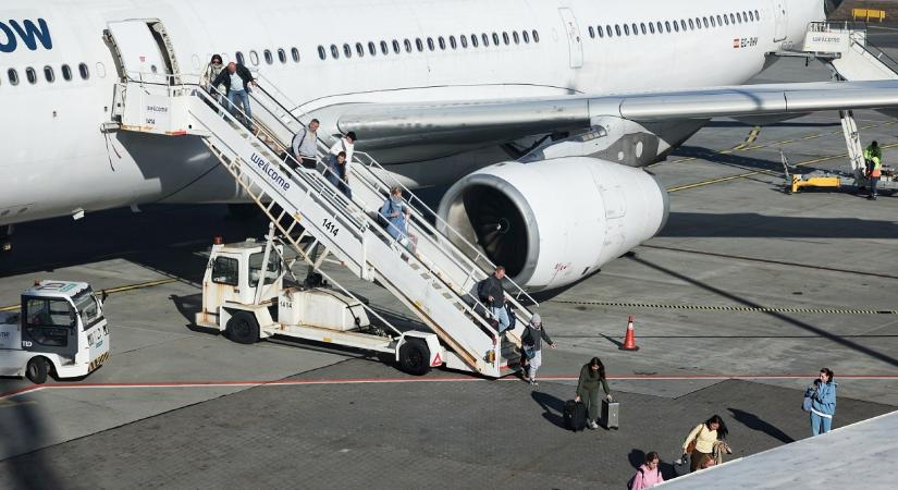 Lengyelország megkezdte állampolgárai evakuálását a Közel-Keletről