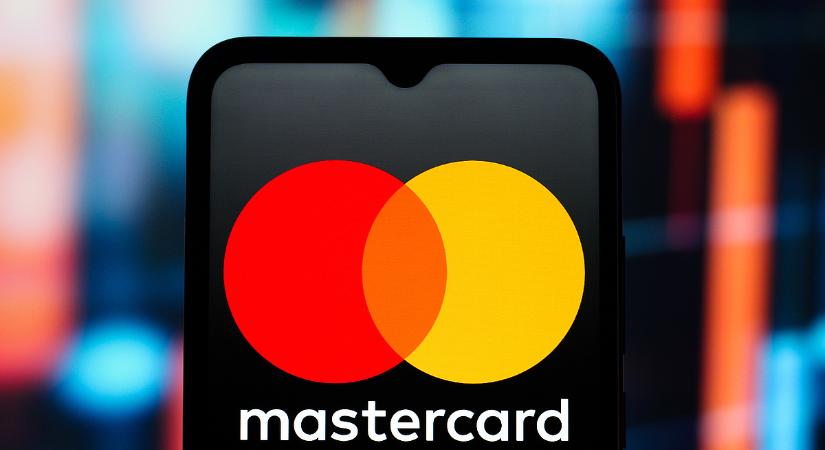 Nem csak focizni tanít: pénzügyi tudatosságot visz a pályára a Mastercard