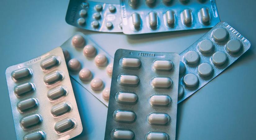 Gyógyszerárak: miért drágább jóval drágábban ugyanaz a gyógyszer, ha máshol vesszük?