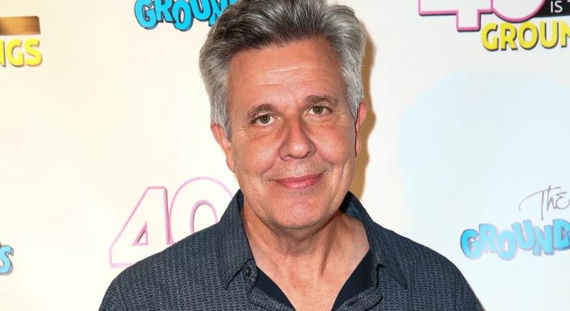 Meghalt Stephen Hibbert, a Ponyvaregény Bénája