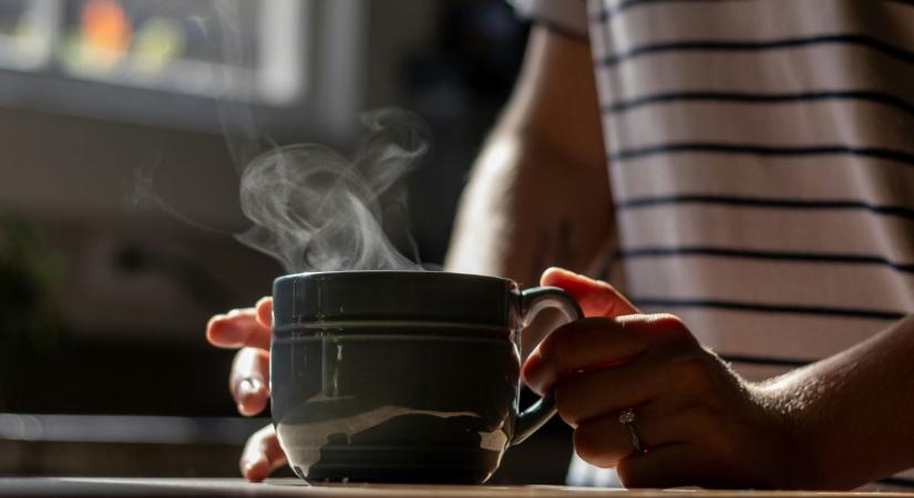 Kevesen tudják, de csodát tesz! Mi történik a bélrendszereddel, ha minden reggel megiszol egy csésze forró vizet?